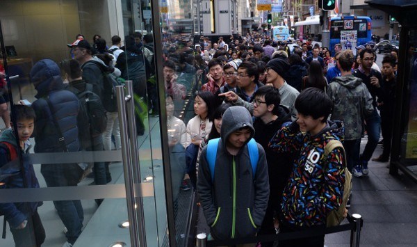 Why Apple is getting rid of the queues outside its stores: Best of the Web